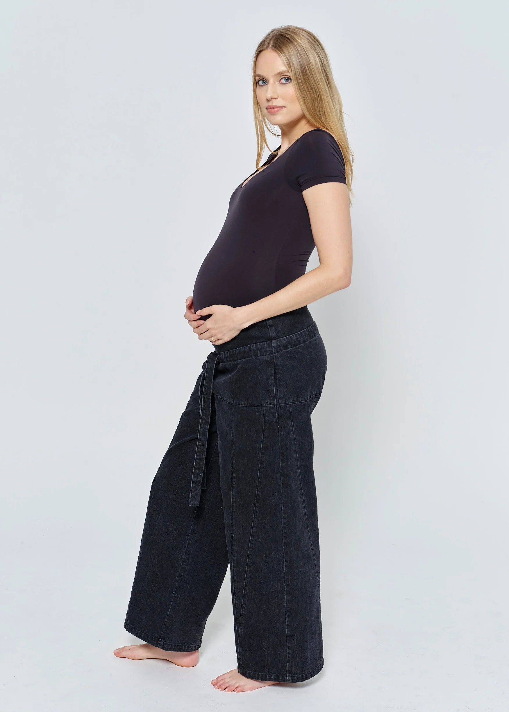 The Relaxed Denim Jean - Image 12