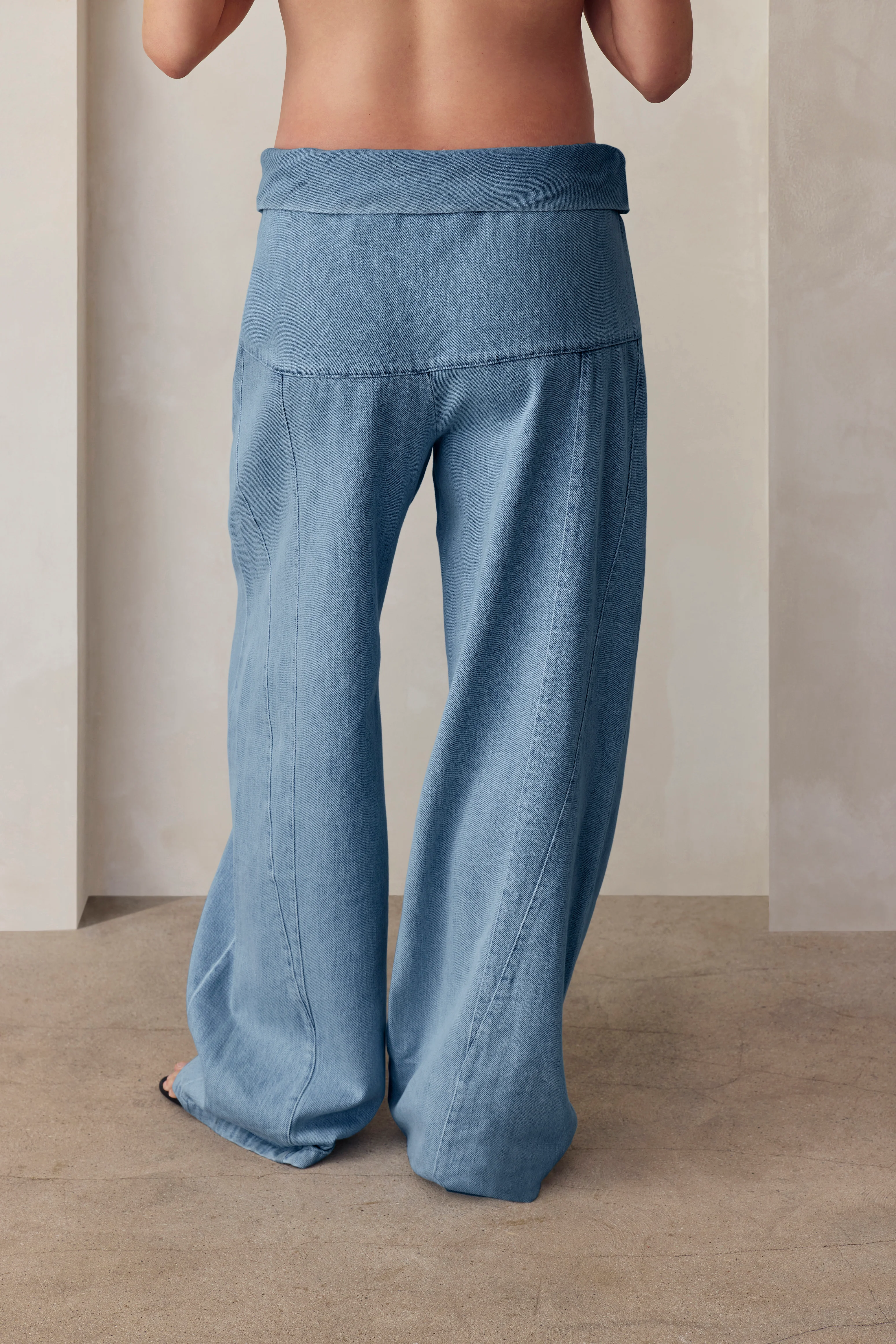 The Relaxed Denim Jean - Image 14