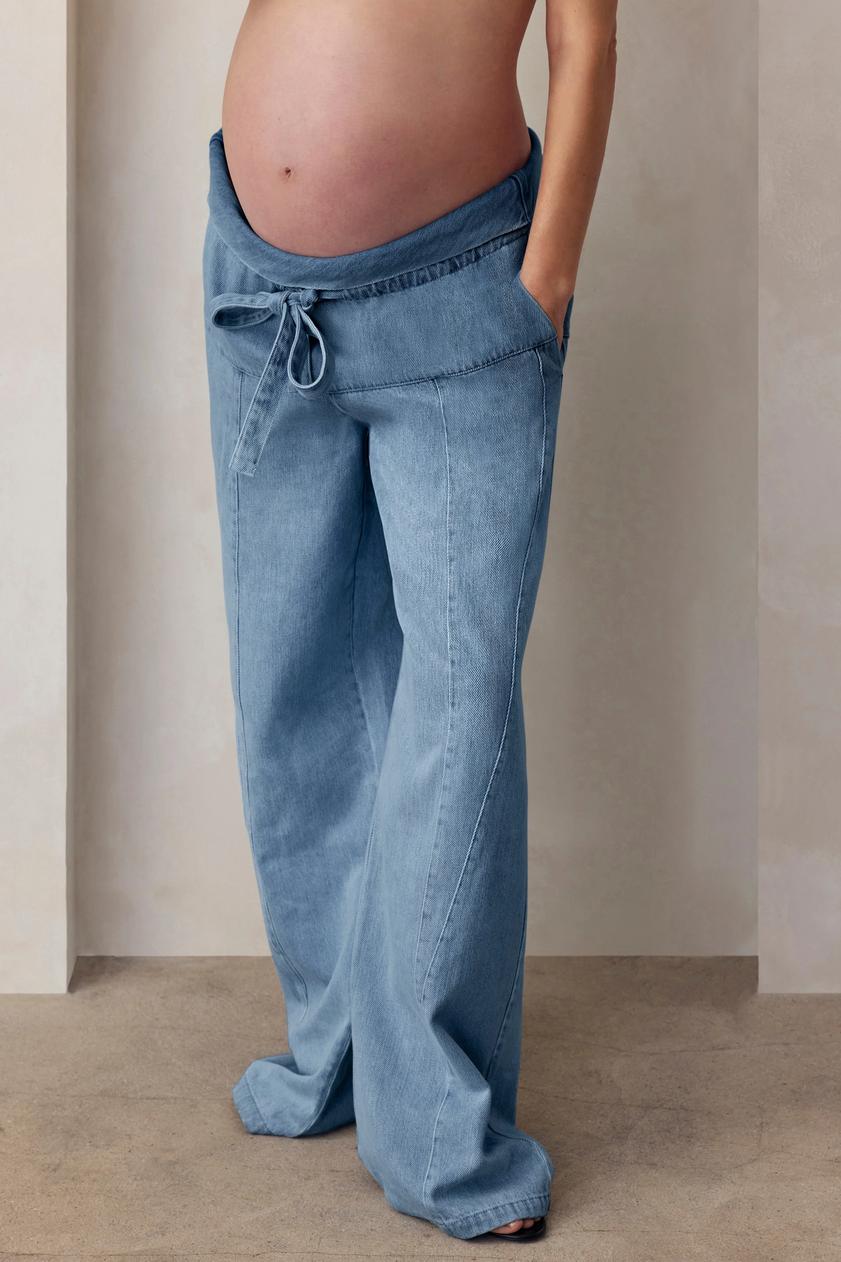 The Relaxed Denim Jean - Image 15